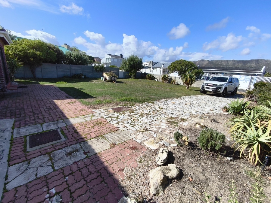 2 Bedroom Property for Sale in De Kelders Western Cape